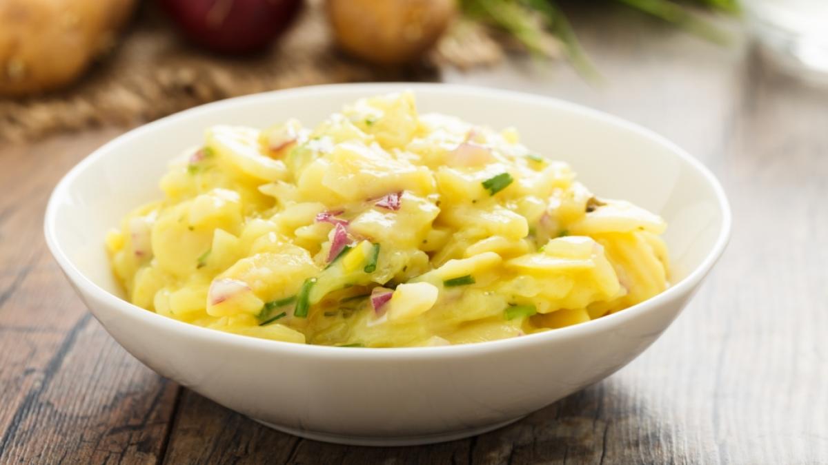 Kartoffelsalat der Marke "Gut  G&uuml;nstig" wird aktuell zur&uuml;ckgerufen. (Symbolfoto) (Foto)