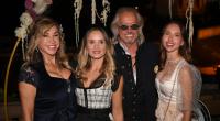 Carmen Geiss, (l-r) Davina Shakira Geiss, Robert Geiss und Shania Tyra Geiss zeigen sich.beim Almauftrieb im Käferzelt.