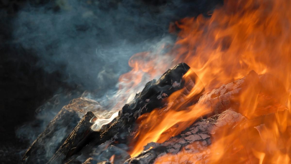 Ein russischer Schamane bittet die "Geister der Erde" um Hilfe in der Ukraine. (Foto)