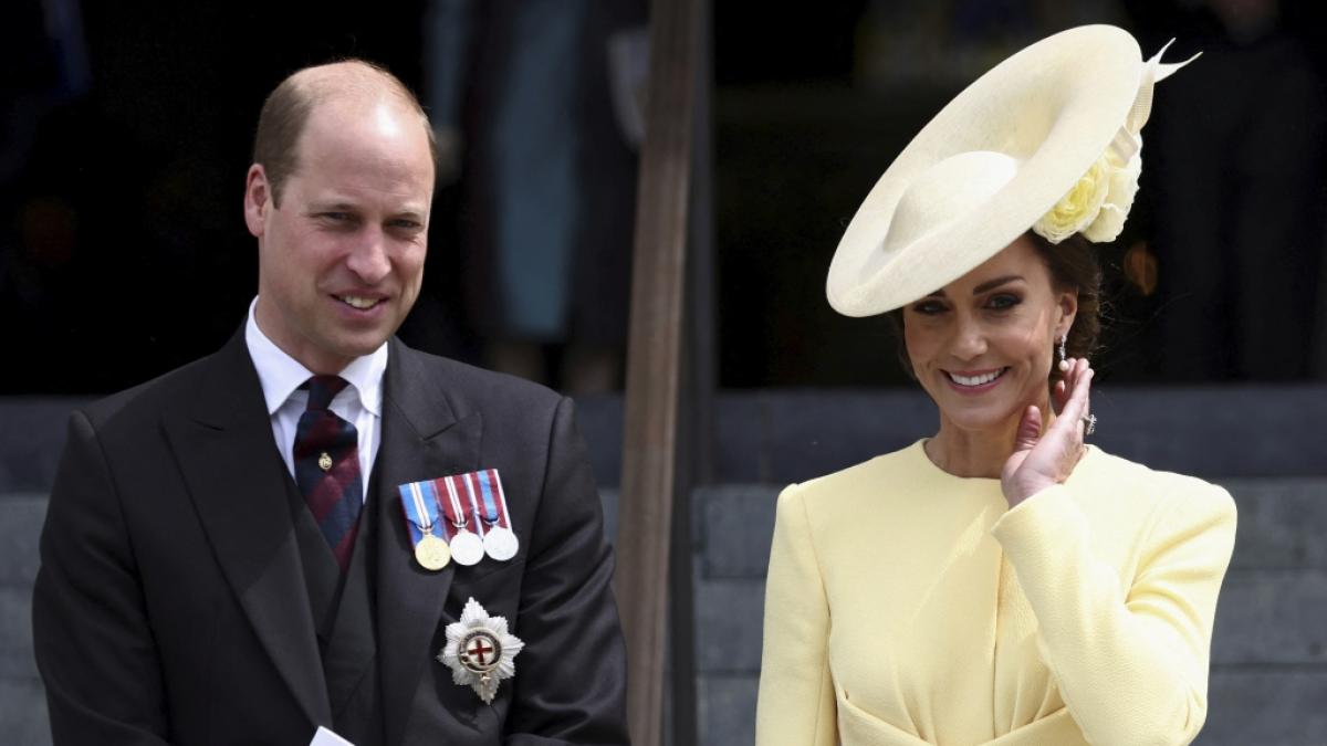 Prinz William und Herzogin Kate verlassen nach der Dankes-Messe die St. Paul's Kathedrale. (Foto)