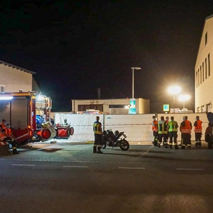 Vor den Augen ihres Kindes! Mann ersticht Frau auf Supermarkt-Parkplatz