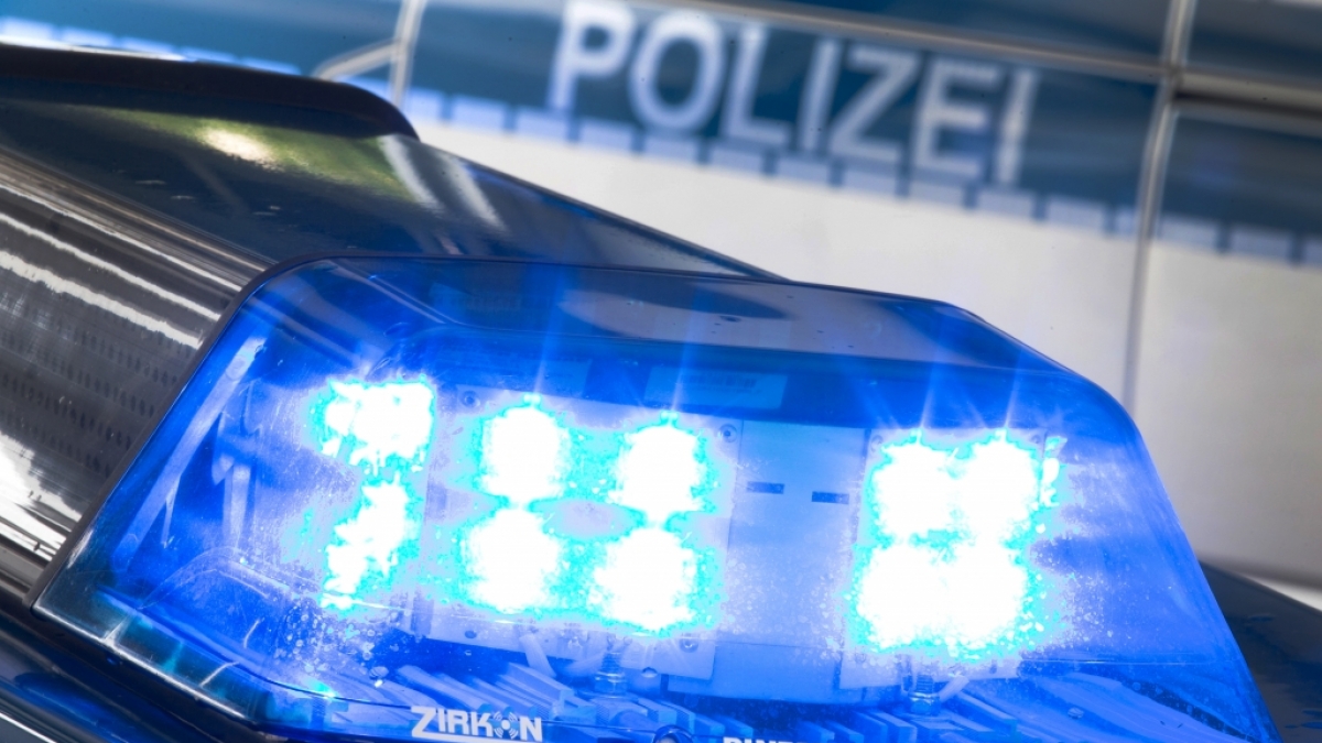 In Gelsenkirchen (Nordrhein-Westfalen) ist ein Beamter des Sondereinsatzkommandos bei einer Hausdurchsuchung erschossen worden (Symbolbild). (Foto)