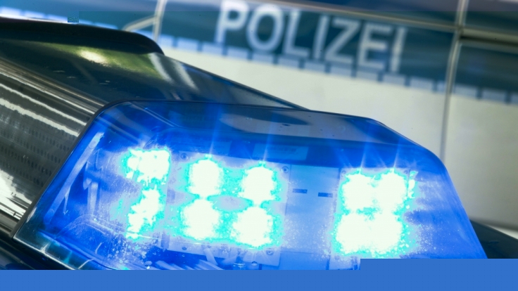 In Gelsenkirchen (Nordrhein-Westfalen) ist ein Beamter des Sondereinsatzkommandos bei einer Hausdurchsuchung erschossen worden (Symbolbild).