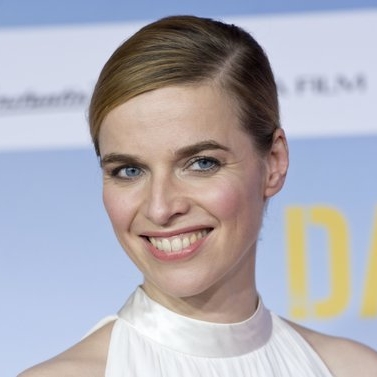 Mit DIESEN Super-Stars stand sie bereits vor der Kamera