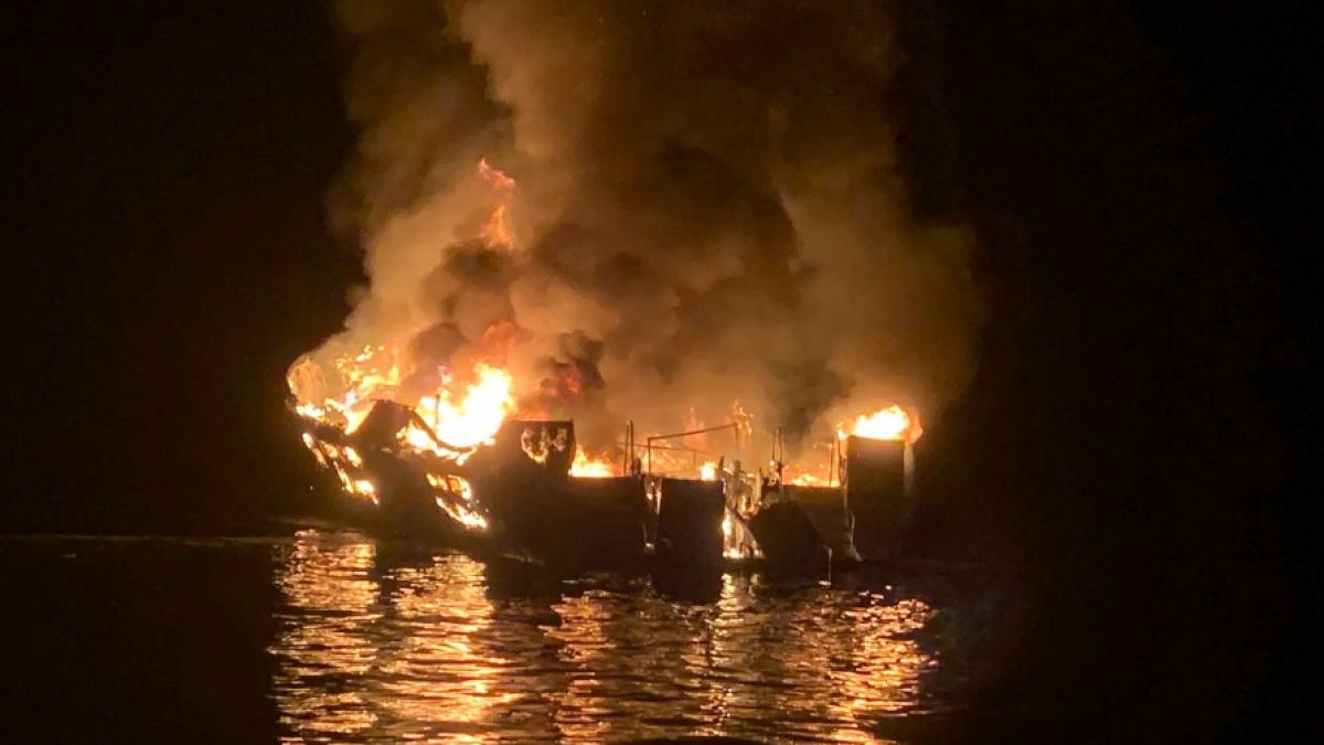 Bei einem Feuer auf einem Ausflugsschiff vor der K&uuml;ste Kaliforniens sind mindestens acht Menschen ums Leben gekommen. (Foto)