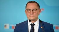 Der AfD-Vorsitzende Tino Chrupalla gratulierte Gerhard Schröder zum Geburtstag und lobte den SPD-Altkanzler dabei für seine guten Beziehungen zu Russland. 