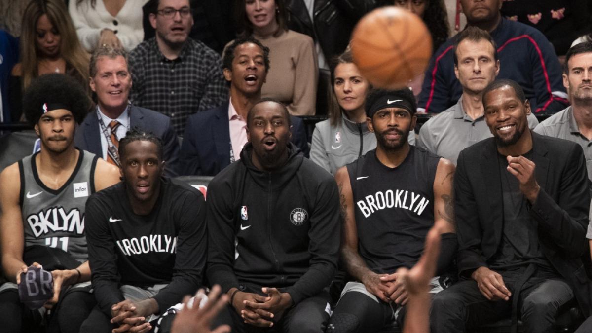 Spieler der Brooklyn Nets schauen ein Spiel, am 01.11.2019. (Symbolbild) (Foto)