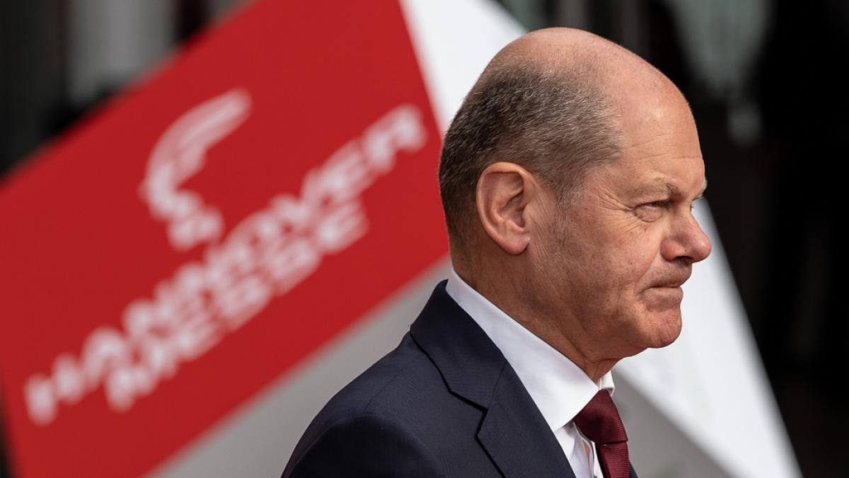 Bundeskanzler Olaf Scholz wird f&uuml;r sein z&ouml;gerliches Verhalten beim Thema Waffenlieferungen in die Ukraine kritisiert. (Foto)