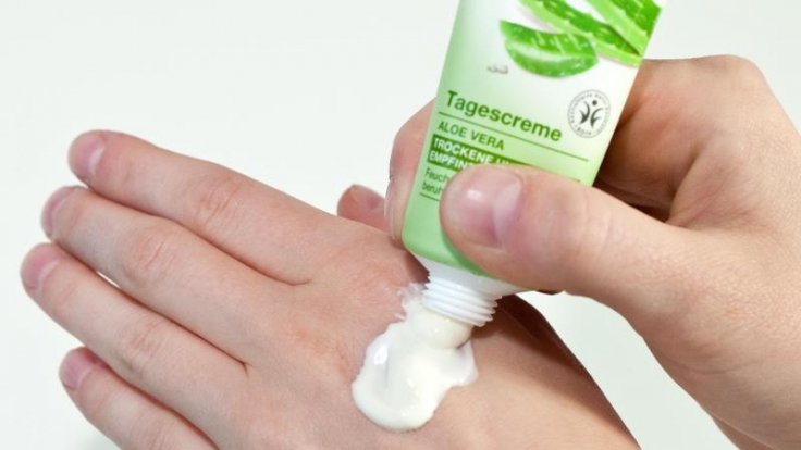 In vielen Kosmetikprodukten stecken eklige Inhaltsstoffe.