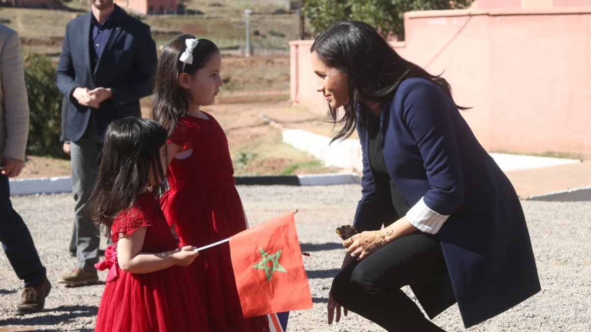 Meghan Markle brach f&uuml;r ihre kleinen Fans Rania und Rayhana gern das offizielle Protokoll. (Foto)