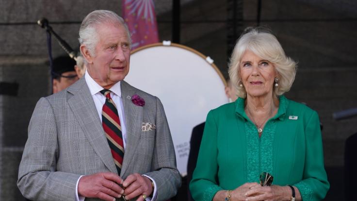 König Charles III. und Königin Camilla wollen jeden fünften Mitarbeiter entlassen.