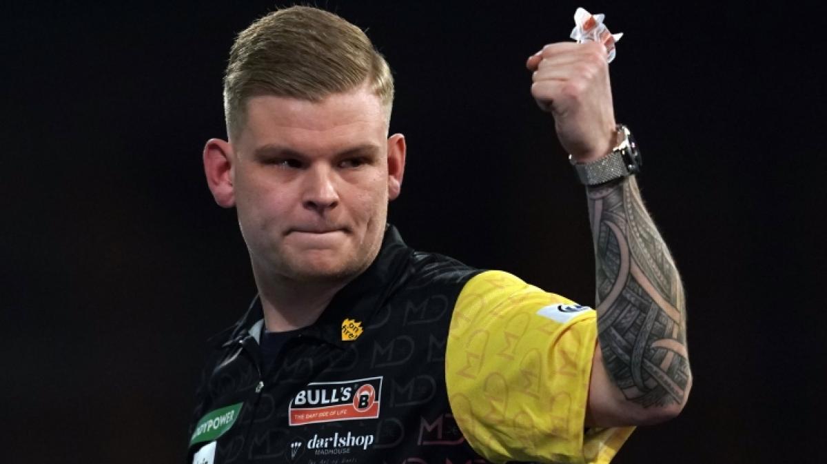 Der Belgier Mike de Decker holte beim Darts World Grand Prix 2024 in Leicester den ersten Major-Titel seiner PDC-Karriere. (Foto)