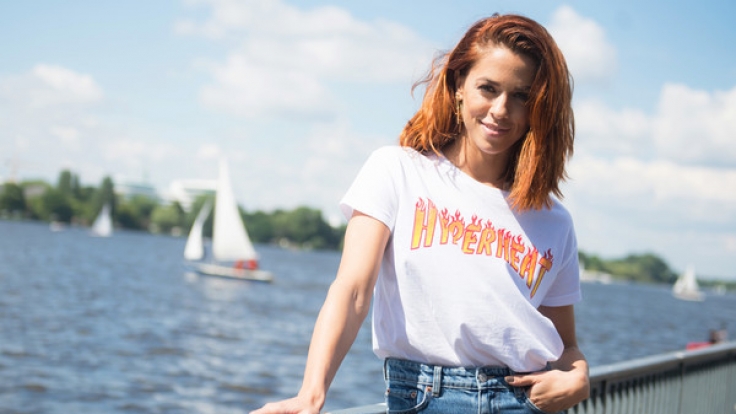 Vanessa Mai hat soeben ihr viertes Studioalbum "Regenbogen" veröffentlicht.