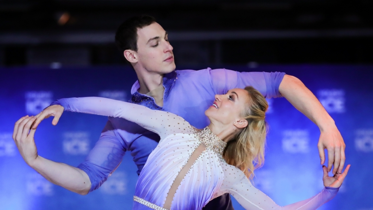 Aljona Savchenko und Bruno Massot stehen f&uuml;r "Holiday on ice" auf dem Eis. (Foto)