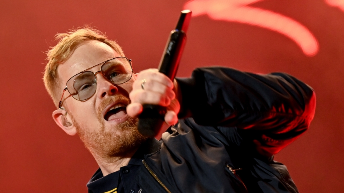 Peter Fox performt auf der B&uuml;hne. (Foto)
