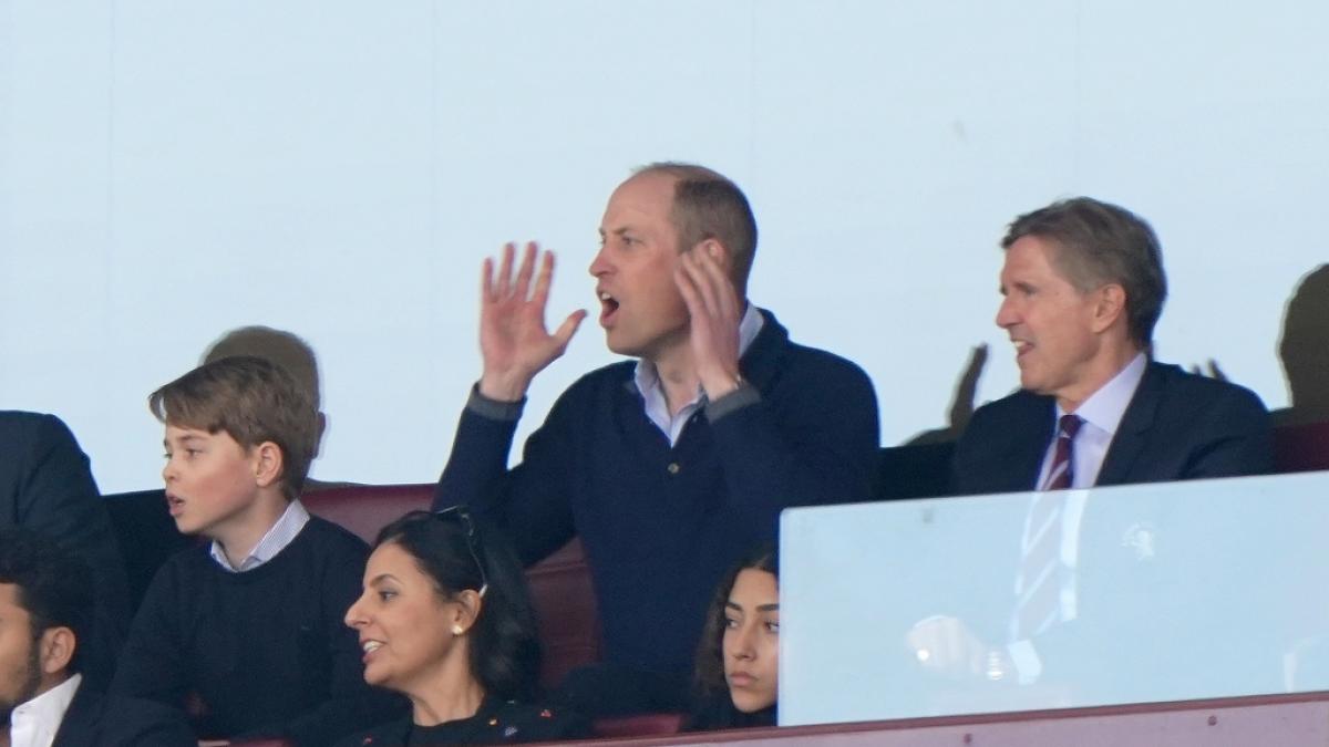 Prinz William und Prinz George verfolgten am Wochenende gespannt das Spiel zwischen Aston Villa und Nottingham Forest. Mal ehrlich: K&ouml;nnen diese Aufnahmen wirklich gestellt sein? (Foto)