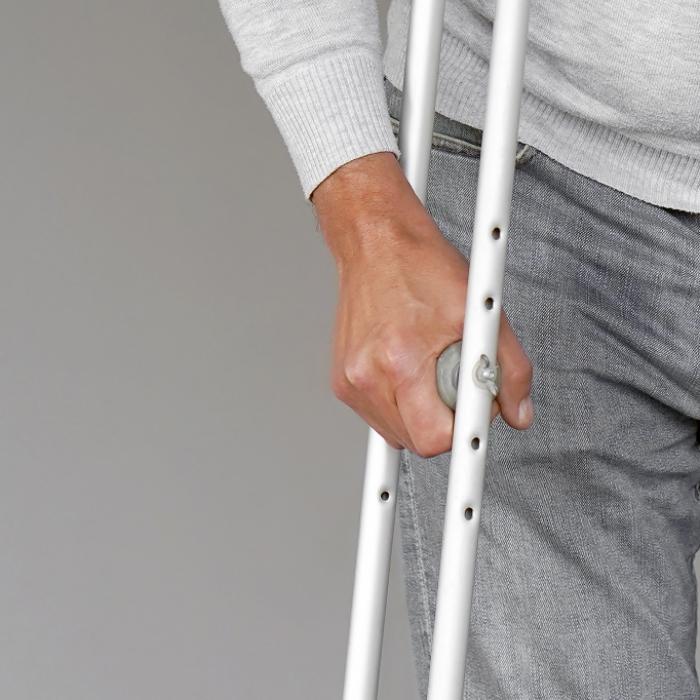 Mann (58) kann nicht mehr laufen! Ist die Astrazeneca-Impfung schuld?