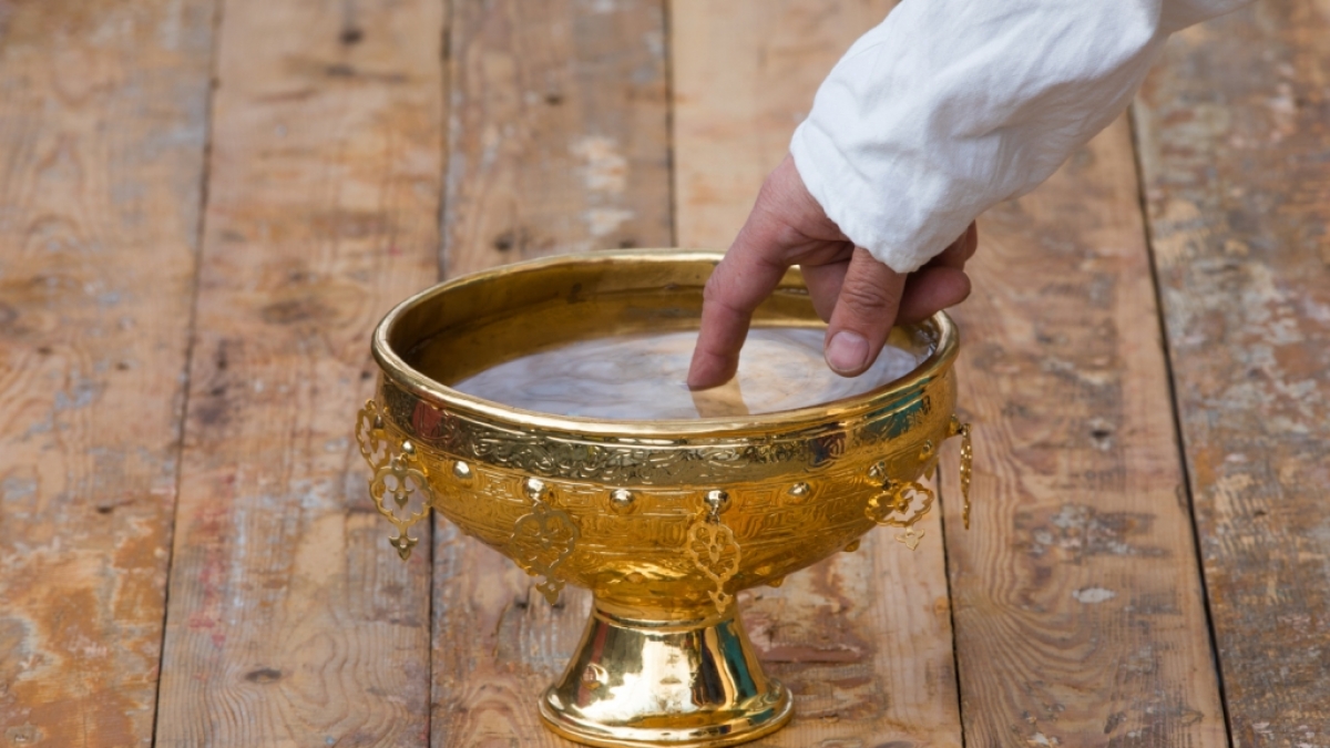 Er hielt geheiltes Wasser f&uuml;r ein Wundermittel im Kampf gegen das Coronavirus - nun ist eine Schamane aus Sri Lanka an Covid-19 gestorben (Symbolbild). (Foto)