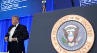 US-Präsident Donald Trump hatte beim Dinner der White House Correspondents' Association im Waldorf Astoria Washington DC streckenweise große Probleme, die Augen offen zu halten und seine Müdigkeit im Zaum zu halten.