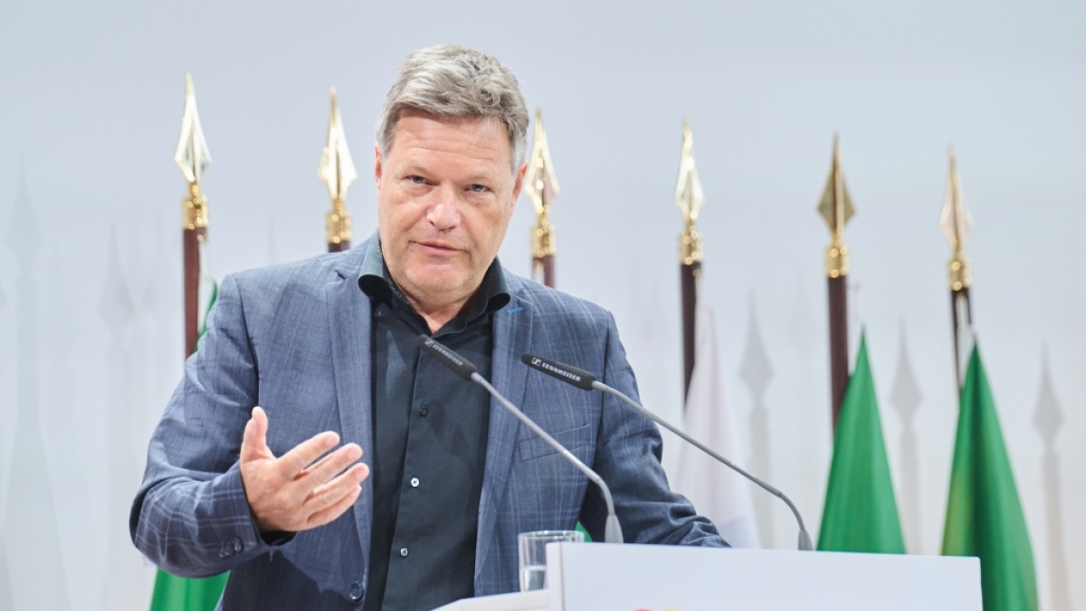 Robert Habeck h&auml;lt eine Rede auf einem Forum. (Foto)