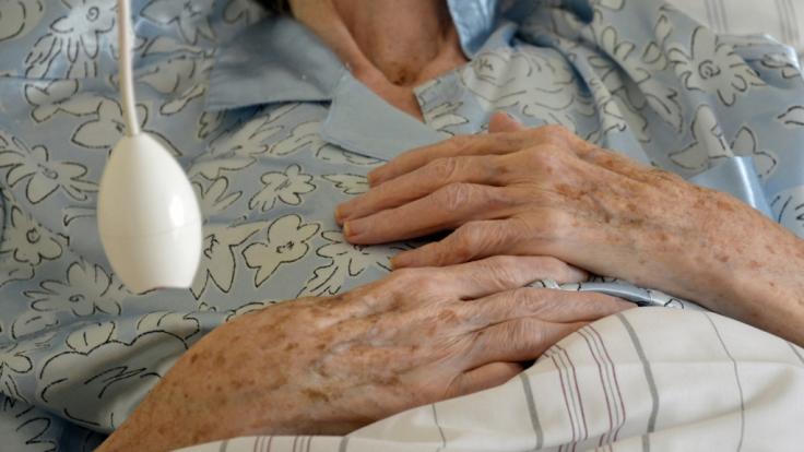 Die Seniorin wurde von einem anderen Mitbewohner angegriffen.