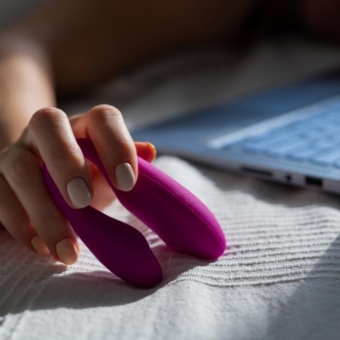 Influencerin (22) streamt Masturbation live ins Netz  - Festnahme!
