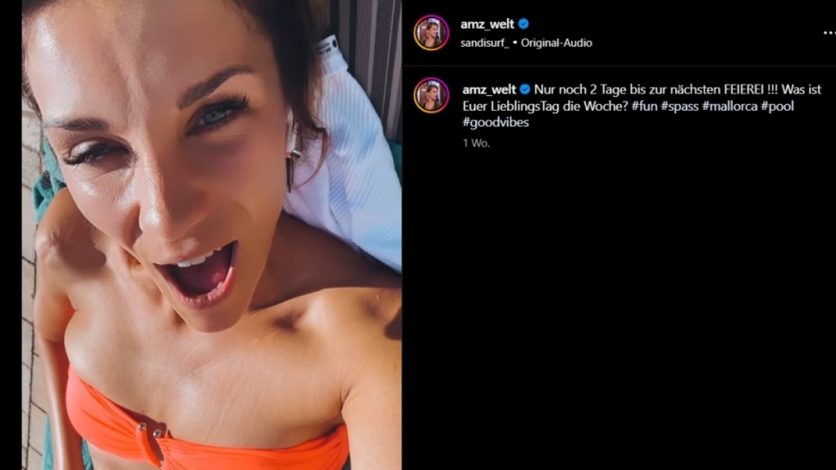 S&auml;ngerin Anna-Maria Zimmermann hat sichtlich Spa&szlig; am Pool. (Foto)