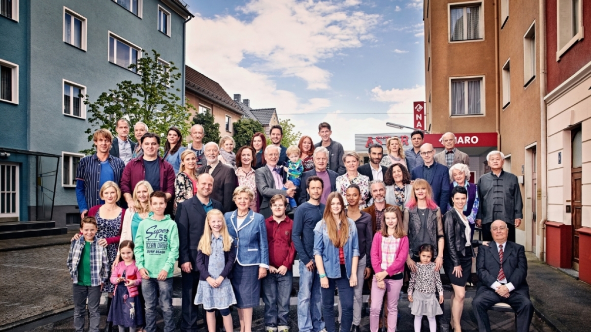 Das Ensemble der Serie im Sommer 2015. (Foto)
