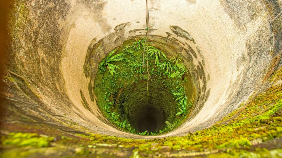 Ein Junge (14) wurde in den USA bei einem Sturz in einen Brunnen verletzt. (Symbolfoto) (Foto)