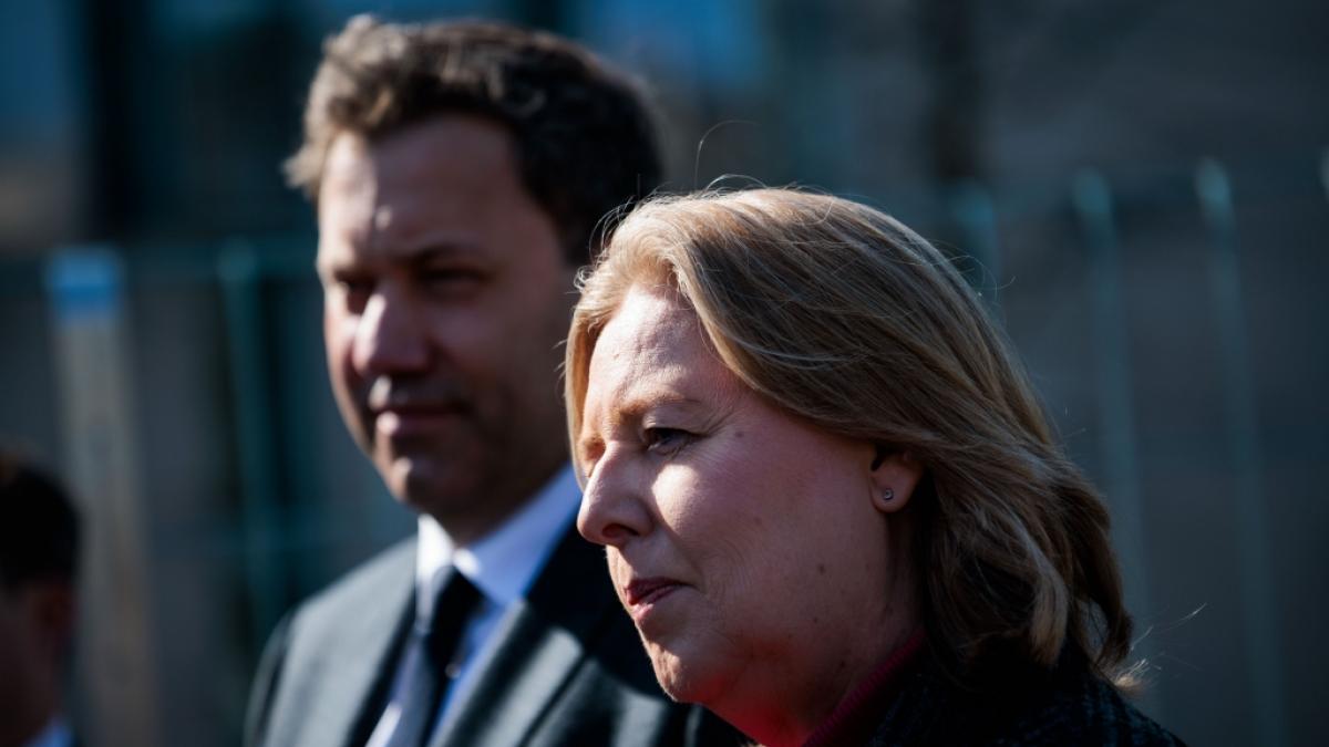 SPD-Chefin B&auml;rbel Bas (SPD, vorne) und Co-Vorsitzender Lars Klingbeil (hinten, SPD) wollen das Reformpaket noch einmal entschn&uuml;ren. (Foto)