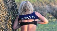 Mehr nackte Haut zeigte Evelyn Burdecki bisher nicht.