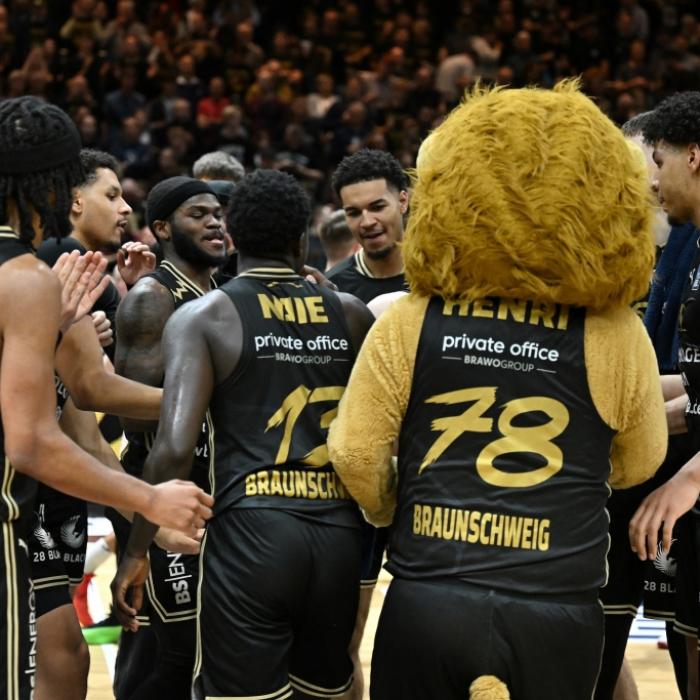 RIESEN siegen in Verlängerung - Ergebnisse und Highlights