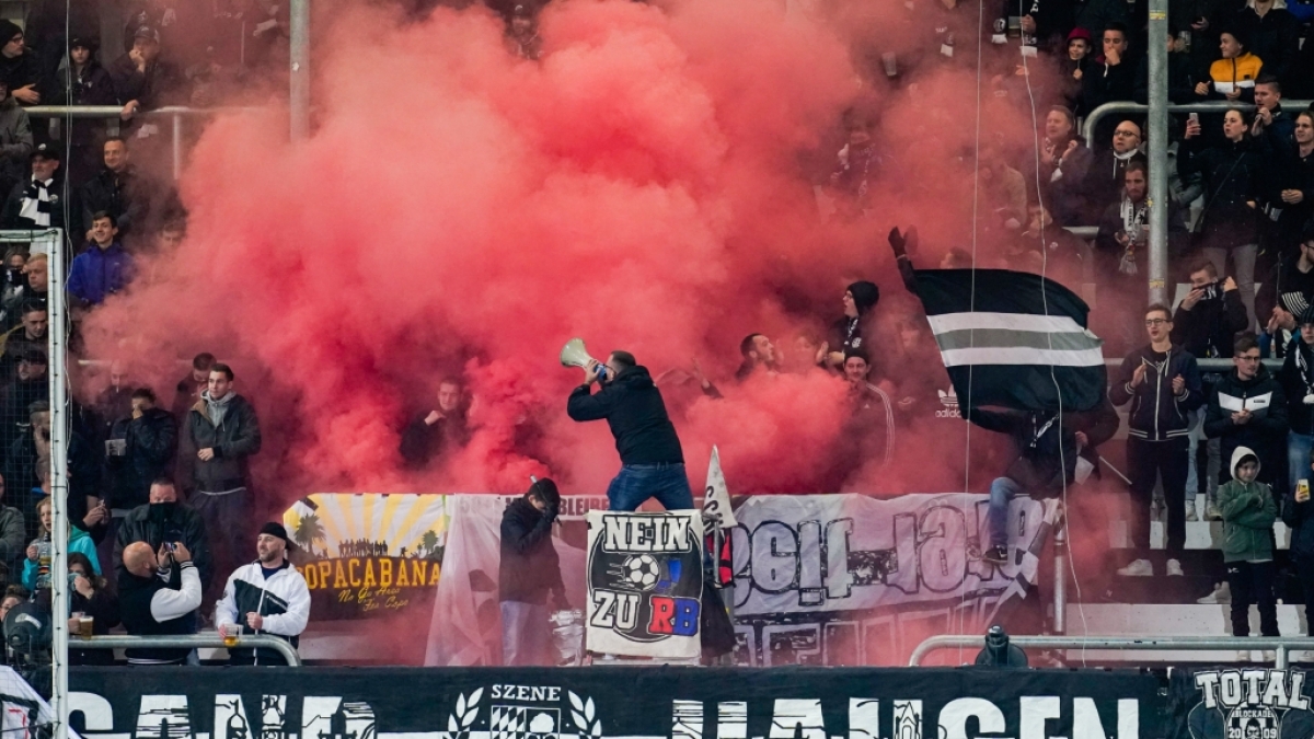 Die Fans vom SV Sandhausen, stehen hinter ihrem Verein. (Symbolbild) (Foto)