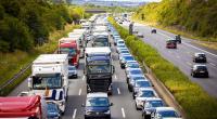 Stau-Alarm auf Deutschlands Autobahnen: Der Sommerferienbeginn in Bayern und Baden-Württemberg sorgt für eines der schlimmsten Stau-Wochenenden der Saison, warnt der ADAC aktuell.