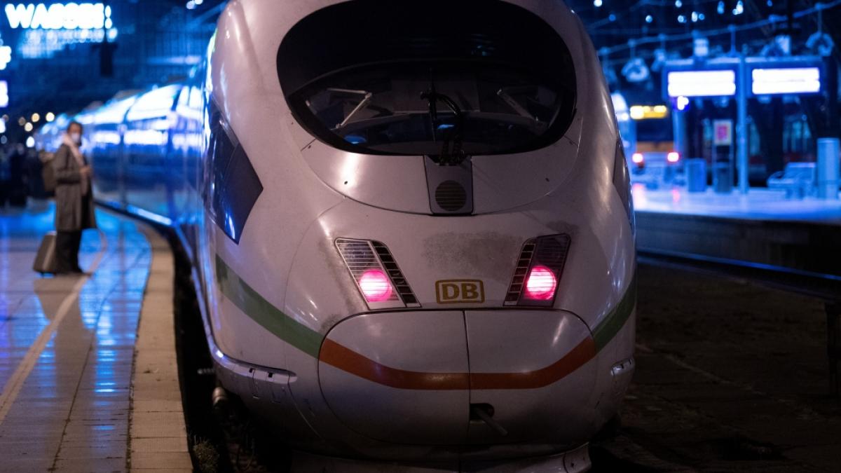 In einem ICE zwischen Regensburg und N&uuml;rnberg hat es eine Messerattacke gegeben. (Foto)