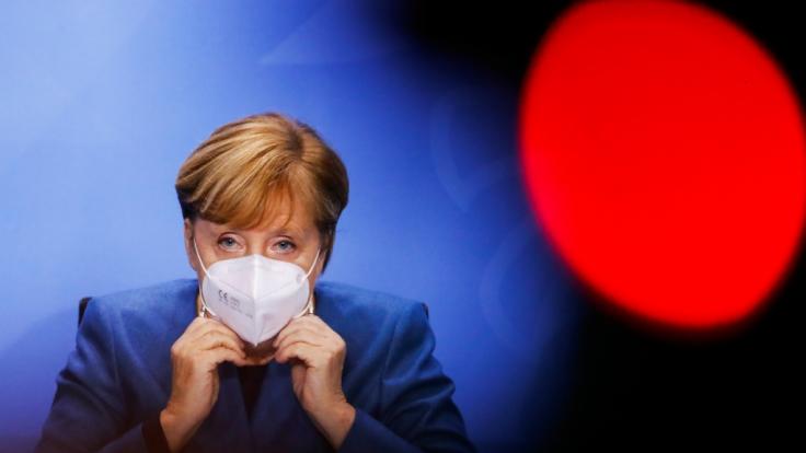 Mehr als die Hälfte der Bundesbürger sind nach einer Umfrage mit den Erläuterungen von Bundeskanzlerin Angela Merkel (CDU) in der Corona-Pandemie zufrieden.