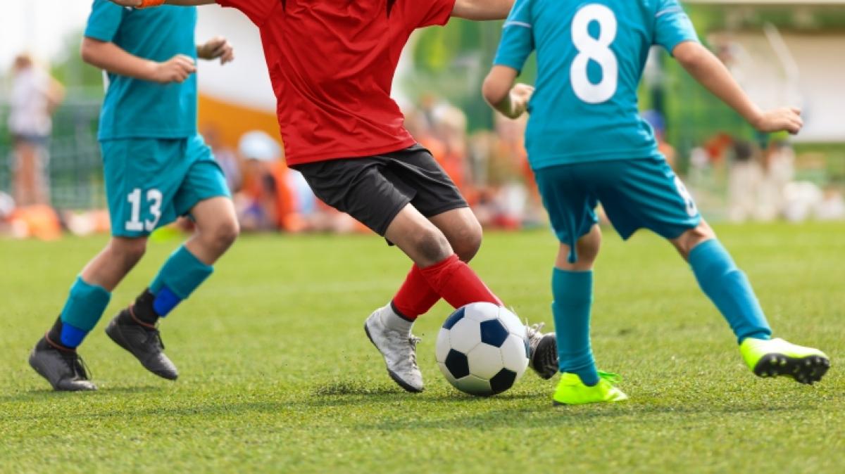 Todesschock beim Fu&szlig;balltraining: Der 15-j&auml;hrige Torwart einer Gummersbacher Nachwuchsmannschaft ist auf dem Platz kollabiert und wenig sp&auml;ter gestorben (Symbolfoto). (Foto)