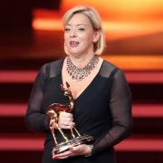 Managerin Sabine Kehm nahm den Millennium-Bambi stellvertretend für Michael Schumacher entgegen.