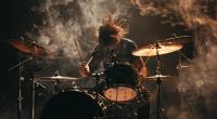 Daniel Williams, Ex-Drummer der Band The Devil Wears Prada, stirbt bei Flugzeugabsturz.