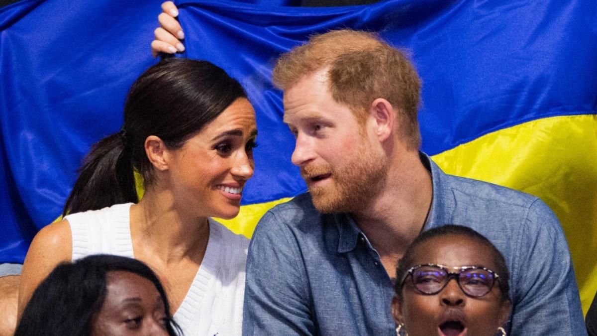 Meghan Markle und Prinz Harry werden in K&uuml;rze in Gro&szlig;britannien erwartet - und mussten offenbar z&auml;hneknirschend strikte Anweisungen akzeptieren, um K&ouml;nig Charles III. n&auml;her zu kommen. (Foto)