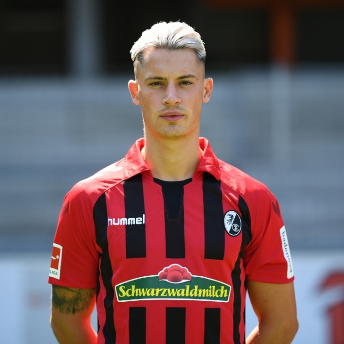 So lebt der Nationalspieler mit seiner Familie