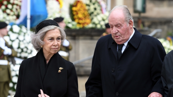 Das Foto zeigt das frühere Königspaar Sofía und Juan Carlos von Spanien im Jahr 2019. Juan Carlos ist mittlerweile in Abu Dhabi untergetaucht, seine Frau weilt derzeit auf Mallorca.