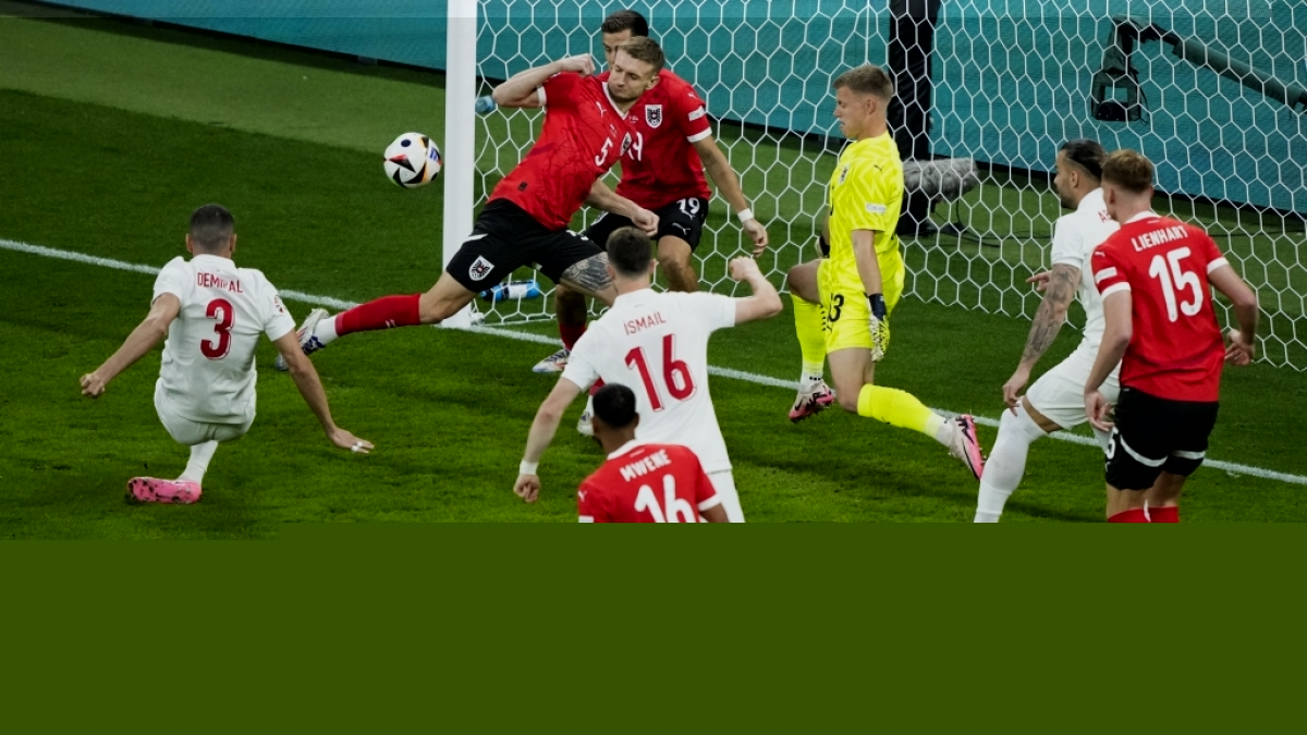Merih Demiral trifft f&uuml;r die T&uuml;rkei im EM-Achtelfinale nach nur 57 Sekunden zum 1:0 gegen &Ouml;sterreich. (Foto)