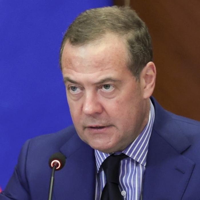 Es geht um Milliarden - Russlands Ex-Präsident droht Europa mit Krieg