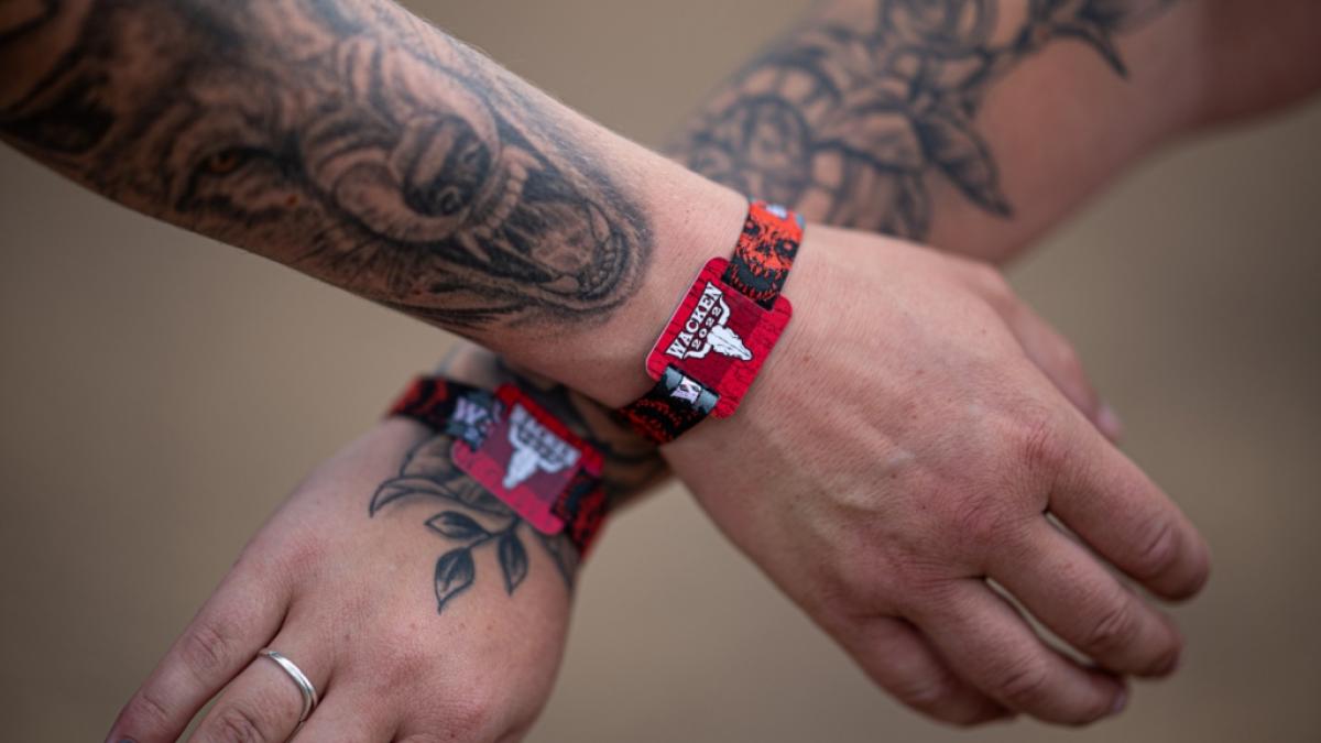 Das Wacken Open Air 2023 war binnen weniger Stunden restlos ausverkauft - Metal-Fans k&ouml;nnen jedoch via TV-&Uuml;bertragung und Live-Stream hautnah mitrocken. (Foto)