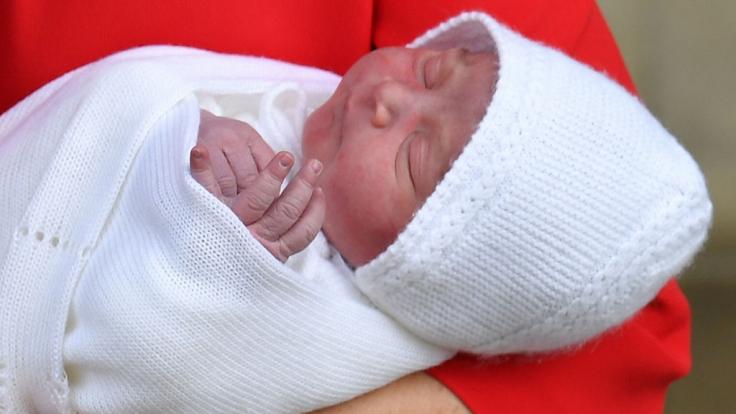 Der kleine Prinz am Tag seiner Geburt in den Armen von Kate Middleton.