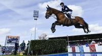 Der Springreiter Daniel Deußer aus Deutschland auf dem Pferd Killer Queen überspringt ein Wasserhindernis beim CHIO in Aachen.