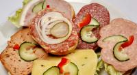 Eine bei Edeka, Rewe und Norma verkaufte Wurst-Spezialität wird aus einem besorgniserregenden Grund im Oktober 2025 zurückgerufen (Symbolfoto).