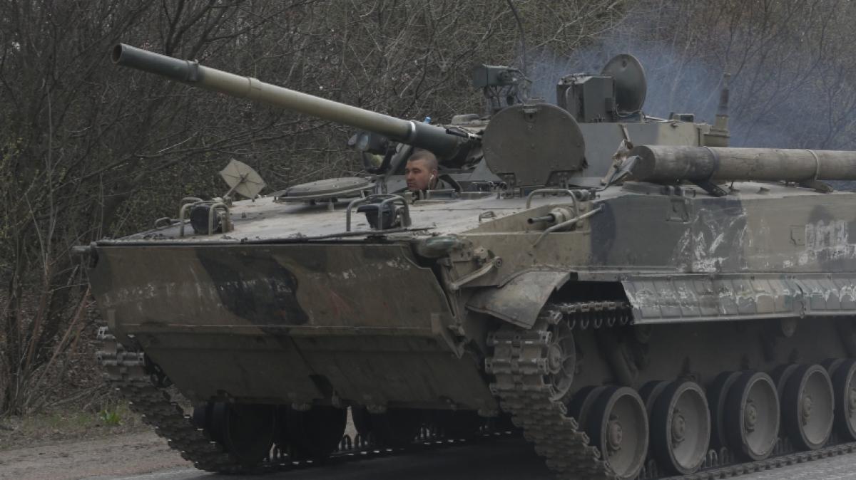 Putin-K&auml;mpfer haben ihren Sieg in Mariupol mit einem Panzer-Drift-Video zur Schau gestellt. (Foto)