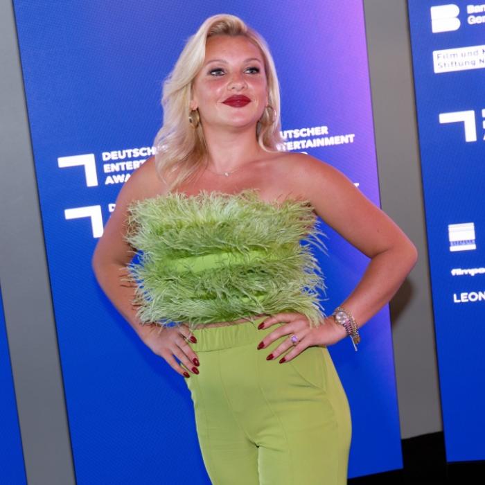 Betrugsschock! Wegen DIESER miesen Abzocke ist sie stinksauer
